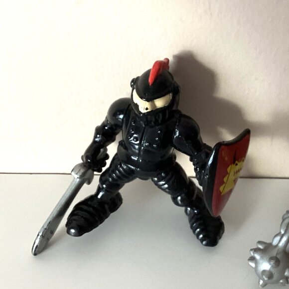 Vintage 1994 Adventures Black and Gold Knights Toy Action Figures Collectable - Picture 2 of 7